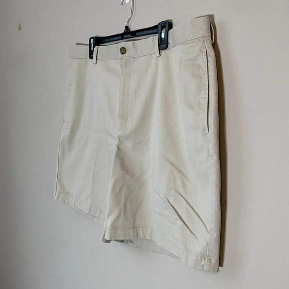 L.L. Bean Mens Size 40 8" Natural Fit Wrinkle-Free Flat Front Ivory Chino Shorts - Picture 6 of 16